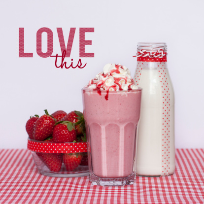 Recette pour réaliser un milk shake à la fraise. / Source image : Gettyimages