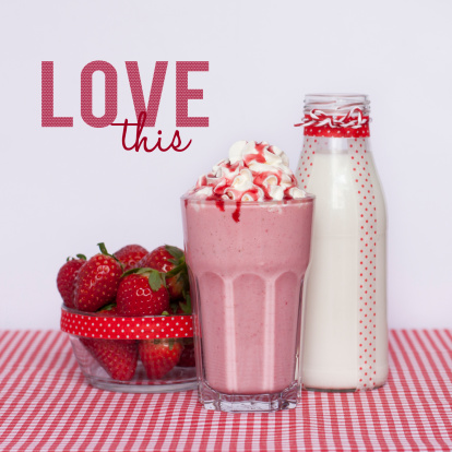 Apprendre à faire un milk shake à la fraise